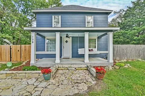 138 SW 100th St, Augusta, KS 67010