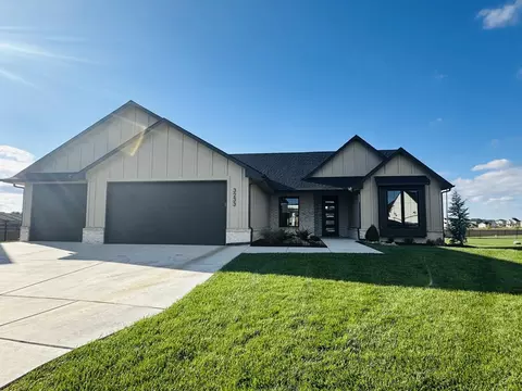 3233 N Pine Grove Cir, Wichita, KS 67205