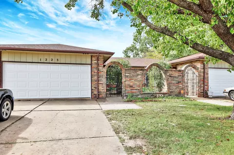 1221 S Governeour Rd #1223 S GOVERNEOUR RD, Wichita, KS 67207