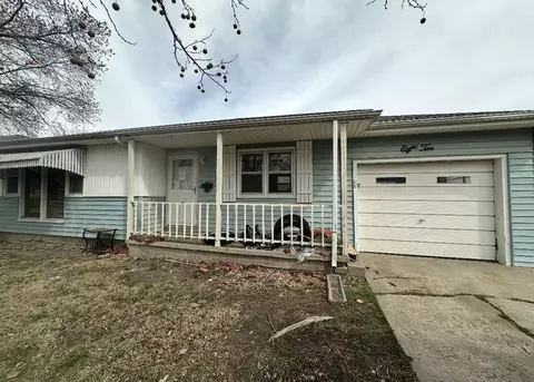 810 N C St, Herington, KS 67449