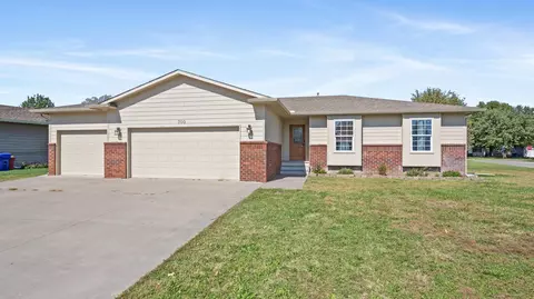 700 Hunter Ct, Mcpherson, KS 67460