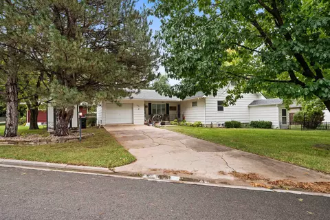 500 S Streeter Ave, Hesston, KS 67062