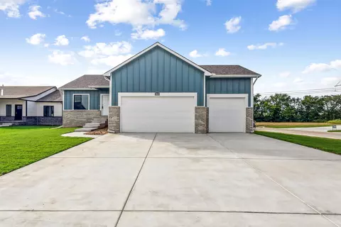 5824 N Newport Ct, Park City, KS 67219