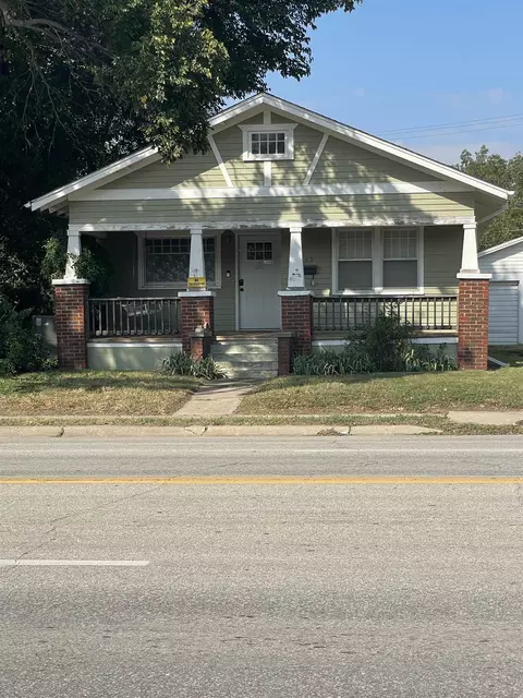 105 E 15th St, Wellington, KS 67152