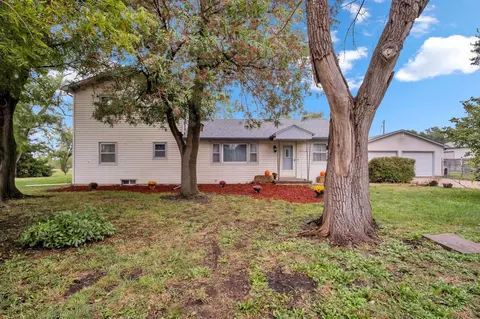 1416 E 9th St, Newton, KS 67114