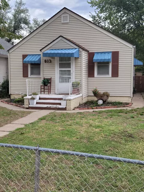 812 E 6th Ave, Hutchinson, KS 67501