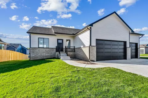 2121 E Cedar Tree Ct, Park City, KS 67219