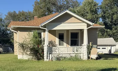 922 E 5th Ave, Winfield, KS 67156 photo 1