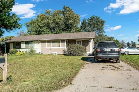 920 W Clyde St, Andover, KS 67002