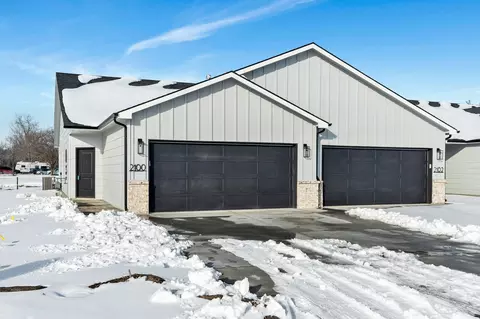 2100-2102 E Plaza Ct, Haysville, KS 67060
