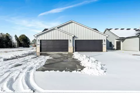 2108-2110 E Plaza Ct, Haysville, KS 67060