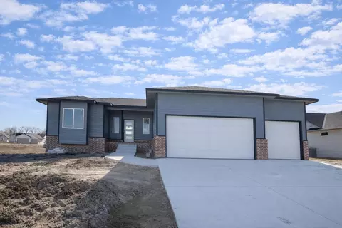 5468 N Toben Dr, Bel Aire, KS 67226