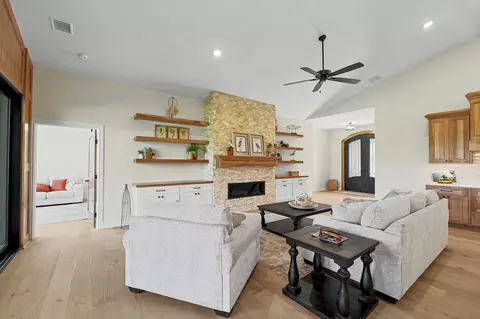 Living - 4085 N Tyler Ct, Maize, KS 67101 photo 2 of 4