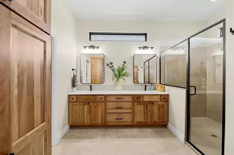 Bath - 4085 N Tyler Ct, Maize, KS 67101 photo 1 of 3