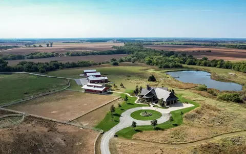 1051 N Blackstone Rd, Milton, KS 67106