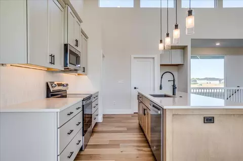 Kitchen - 9630 W Cedar Ln, Maize, KS 67101 photo 3 of 5