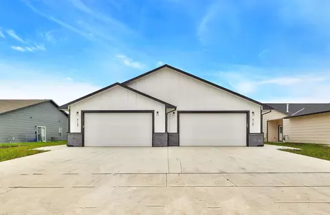 9167 E Chris St, Bel Aire, KS 67226