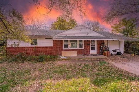 1809 E 14th Ave, Winfield, KS 67156 photo 1