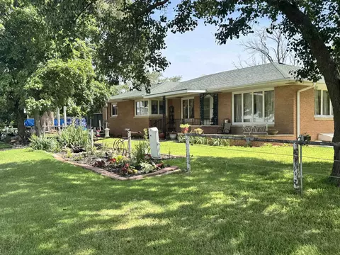 1332 100th, Peabody, KS 66866