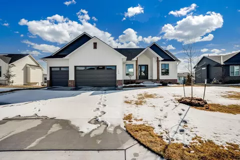 284 S Wellcrest Ct, Goddard, KS 67052