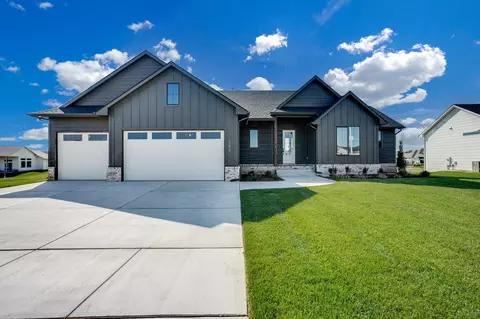 112 S Wellcrest Ct, Goddard, KS 67052