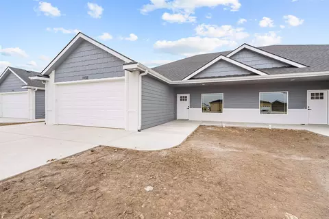 1152 Vista Sur Dr, Salina, KS 67401