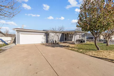 416 Saturn Ave, Salina, KS 67401