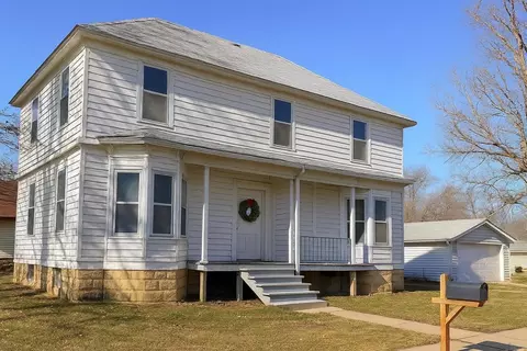 203 N 2nd St, Marion, KS 66861