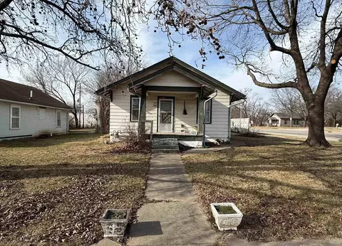 203 S High St, Eureka, KS 67045
