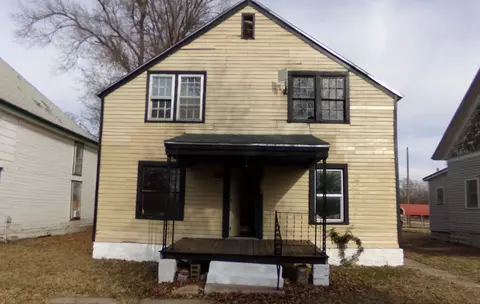 318 E 7th Ave, Winfield, KS 67156
