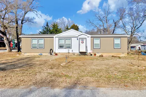 216 W Vine St, Leon, KS 67074