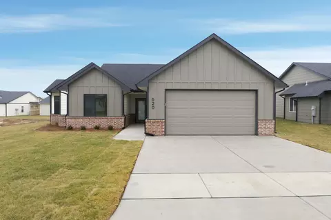 620 Elmwood St, Park City, KS 67147