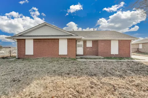 1621 E Berkeley St, Wichita, KS 67216