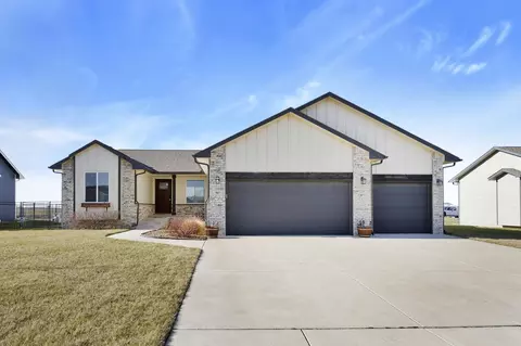 707 W Country Lakes Pl, Haysville, KS 67060