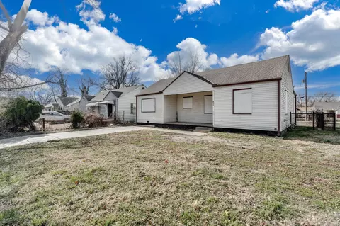 827 N Poplar St, Wichita, KS 67214