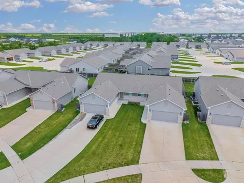5326-5328 N Cypress St, Bel Aire, KS 67226
