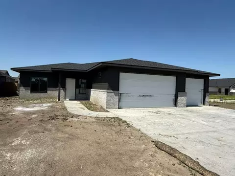 9002 E Forbes Cir, Bel Aire, KS 67226