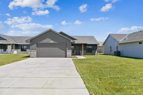 8968 E Forbes Cir, Bel Aire, KS 67226