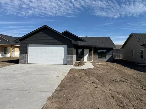 8968 E Forbes Cir, Bel Aire, KS 67226