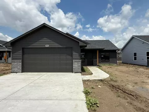 8968 E Forbes Cir, Bel Aire, KS 67226