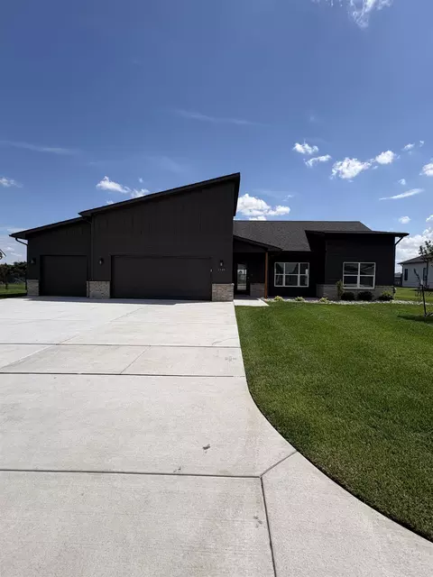 1149 Trek Cir, Goddard, KS 67052