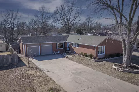 1029 Highland Dr, Arkansas City, KS 67005