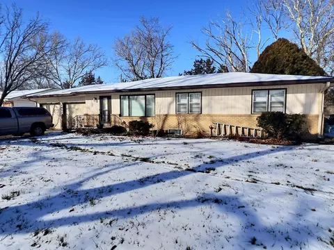 904 W 23rd Ave, Hutchinson, KS 67502