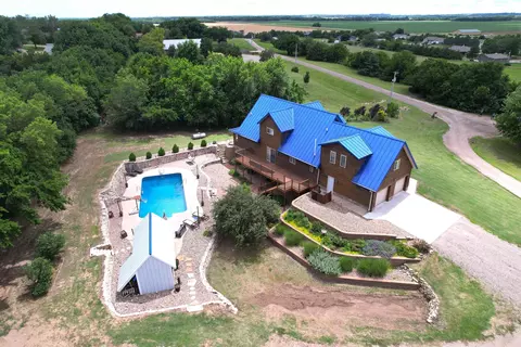 4412 N Turner Ln, Salina, KS 67401