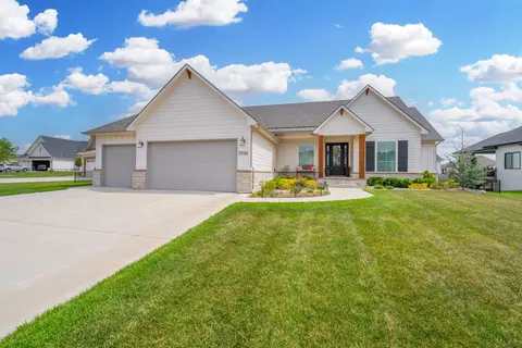 3706 N Crest Cir, Wichita, KS 67226