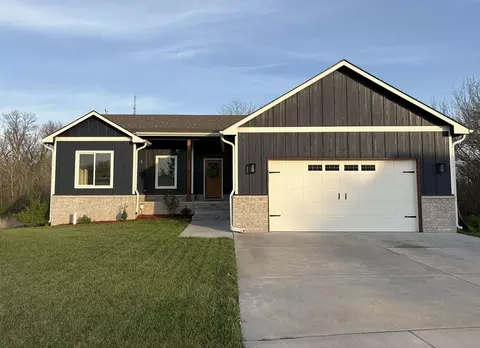 2821 E Mantane Ct, Wichita, KS 67219