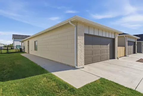 3857 W Longleaf St, Wichita, KS 67205