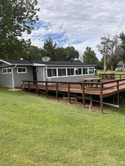 160 NE Bobwhite Dr, Medicine Lodge, KS 67104