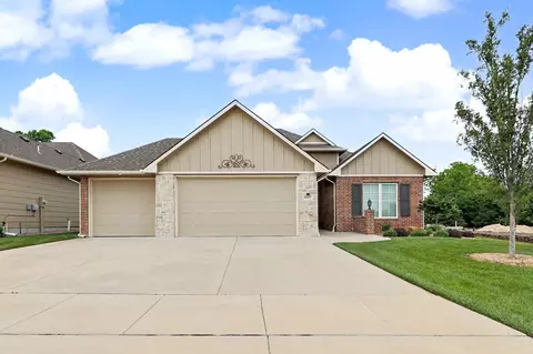 6237 E Central Park Ct, Bel Aire, KS 67220