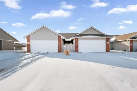 54545456 E Colburn Ct, Bel Aire, KS 67220